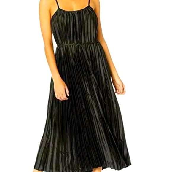 Dress - Picture 1 of 1